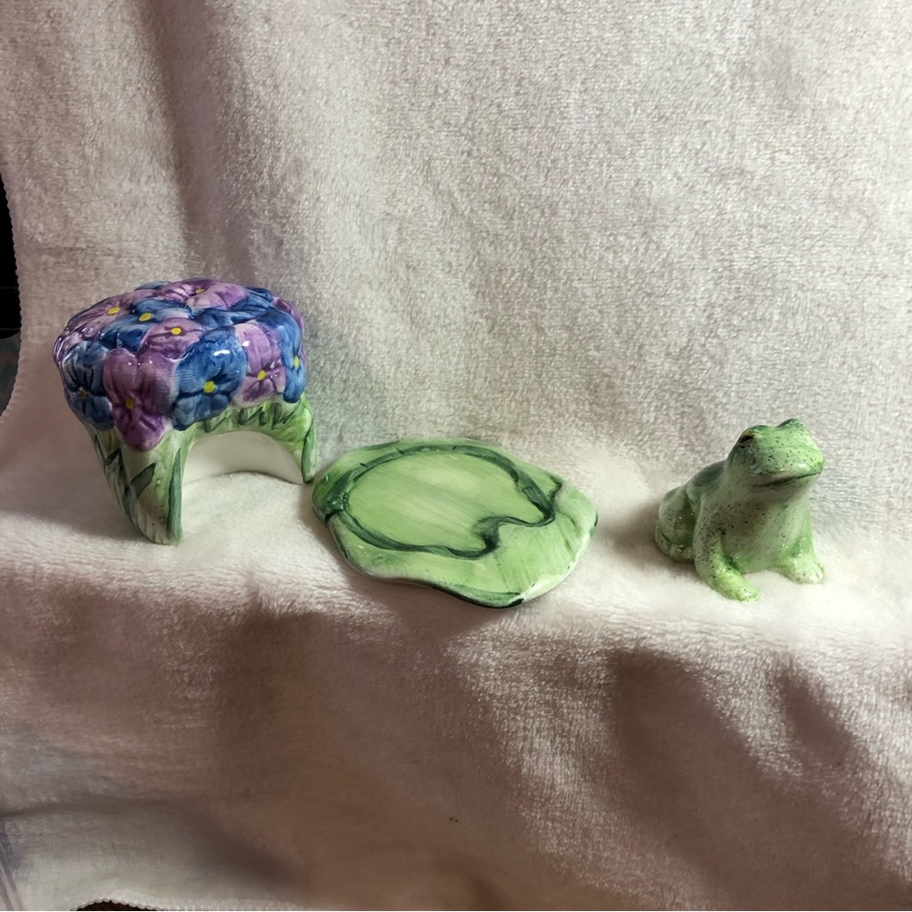 Silvestri retro floral, lily pad, and frog salt and pepper shaker 3 piece set